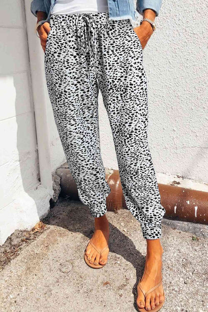 Pantalones largos con bolsillos de leopardo