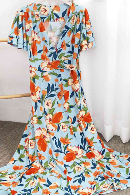 Robe Florale à Col Surplis et Manches Flutter de Grande Taille