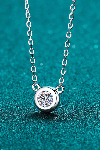 Collier chaîne à pendentif rond Moissanite