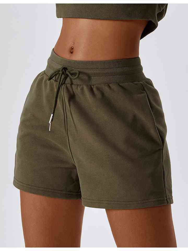 Short de sport à taille smockée avec cordon de serrage