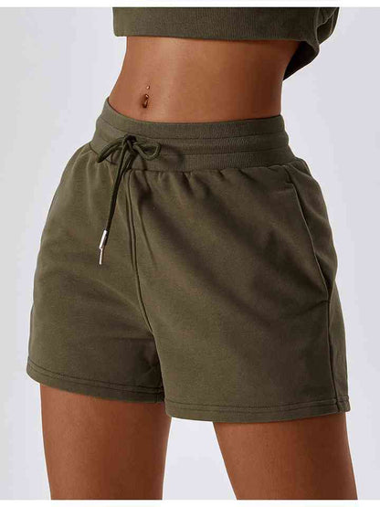 Short de sport à taille smockée avec cordon de serrage