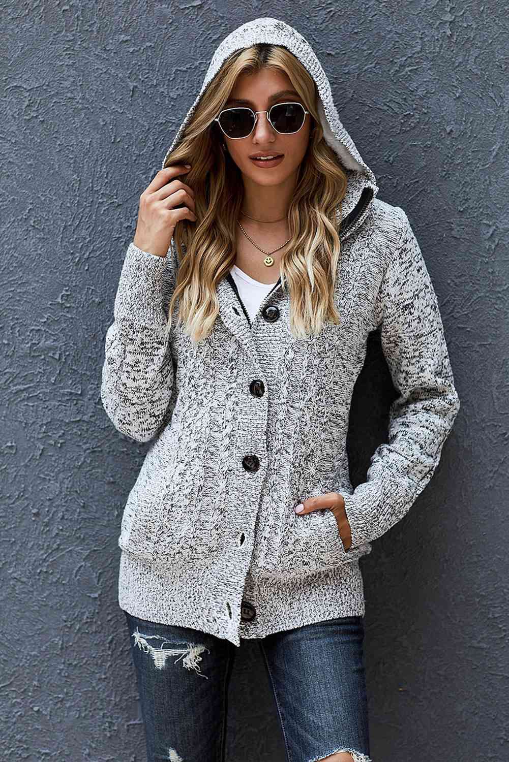 Cardigan à capuche boutonné avec doublure en polaire en tricot torsadé