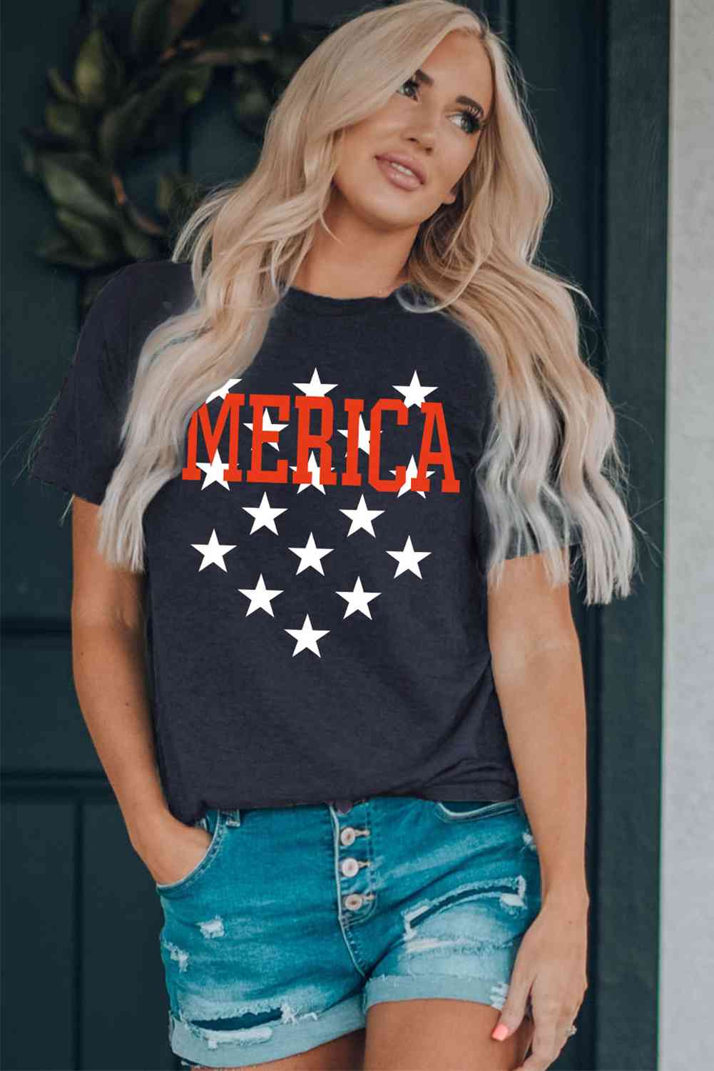 Camiseta de manga corta con cuello redondo y gráfico