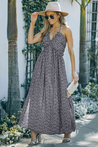 Vestido estampado con abertura sin espalda y cuello halter con bolsillos