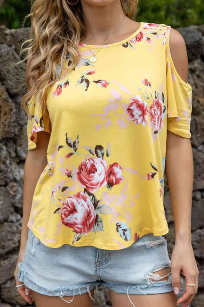 Top floral con cuello redondo y hombros descubiertos