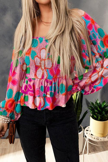 Blusa floral con mangas globo y volantes fruncidos