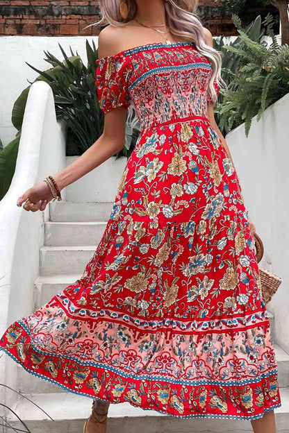 Vestido midi fruncido con hombros descubiertos y estampado floral