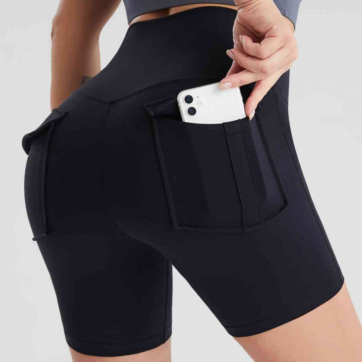 Short de sport à large ceinture avec poches