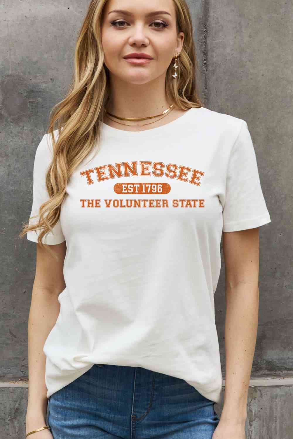 Camiseta de algodón con gráfico THE VOLUNTEER STATE de tamaño completo de Simply Love TENNESSEE EST 1796