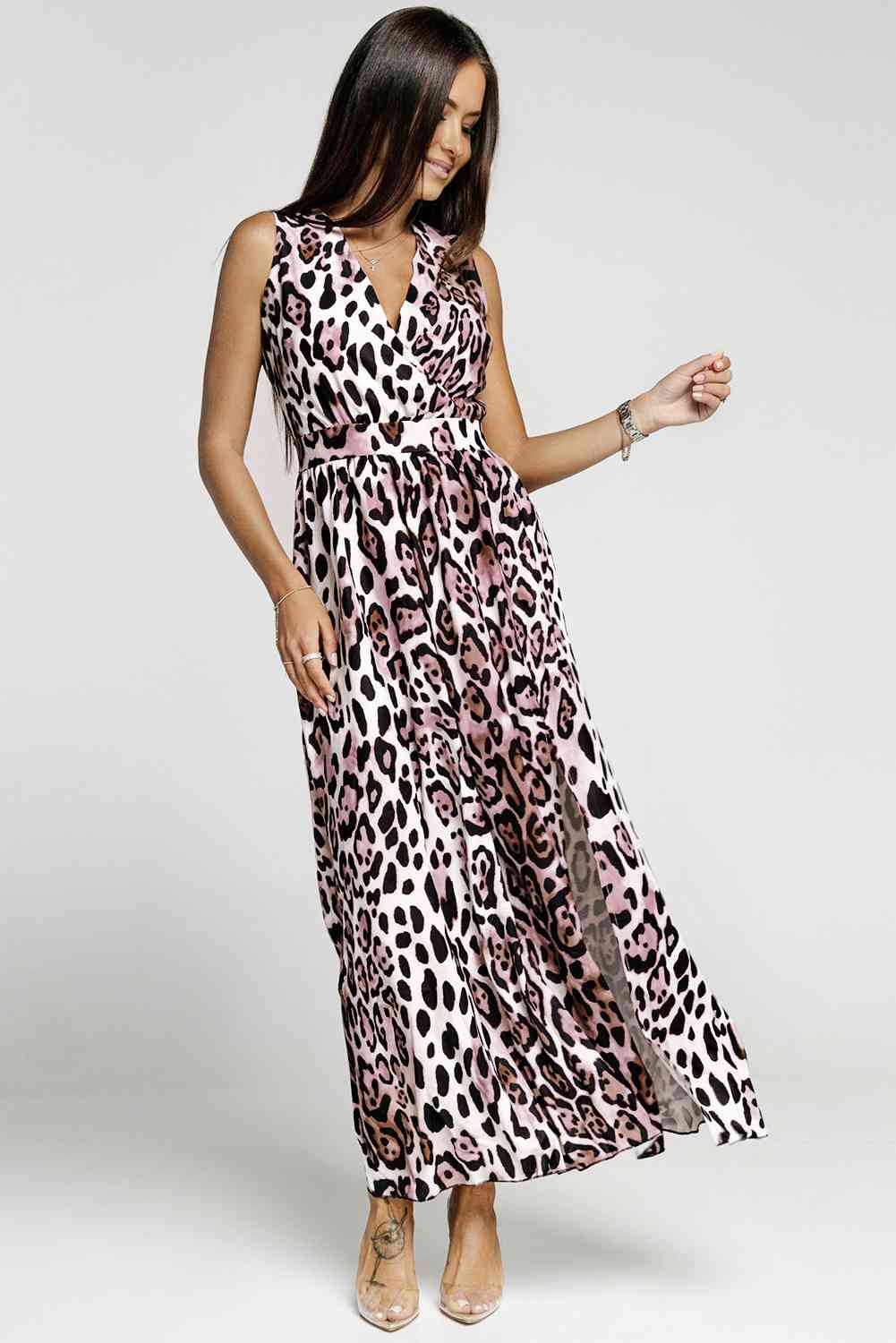Vestido sin mangas con abertura y espalda abierta con estampado de leopardo