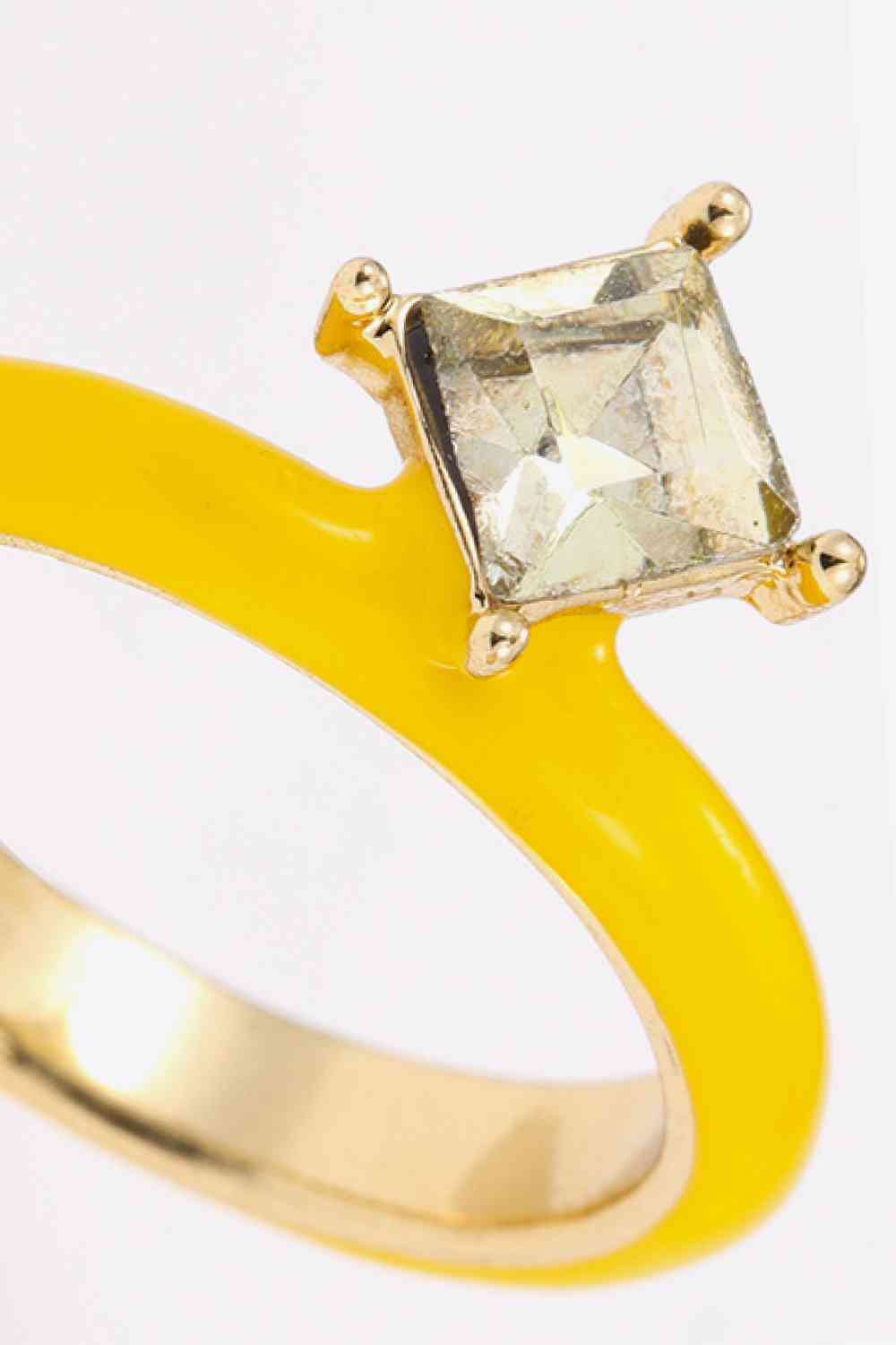 Anillo con piedra de cristal chapado en oro de 18 quilates Everyday Delight