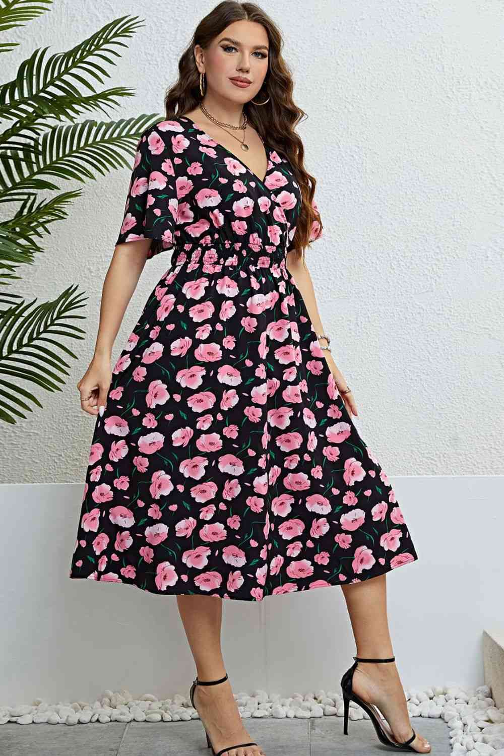 Vestido midi con sobrepelliz floral