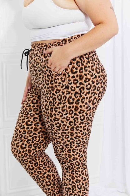 Leggings Depot - Pantalon de jogging à imprimé léopard à pois Downtown pleine taille