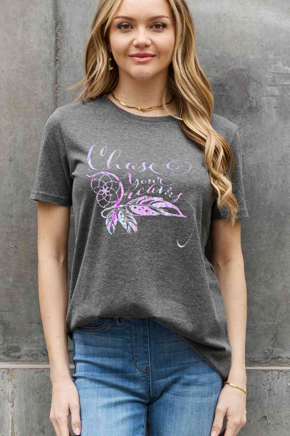 Simply Love T-shirt en coton graphique CHASE YOUR DREAMS en taille réelle