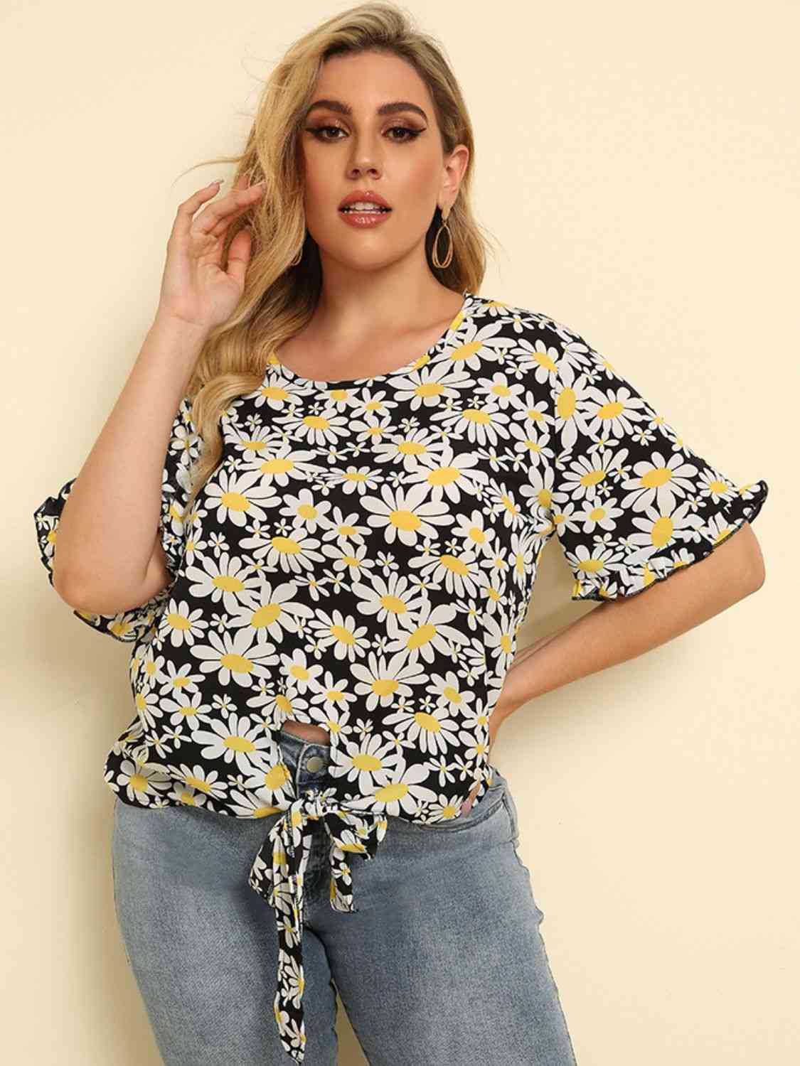 Blusa floral con cuello redondo y dobladillo anudado de talla grande