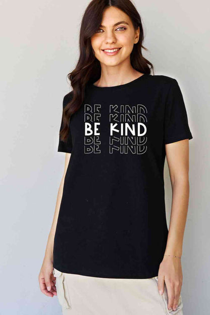 Camiseta gráfica BE KIND de tamaño completo de Simply Love