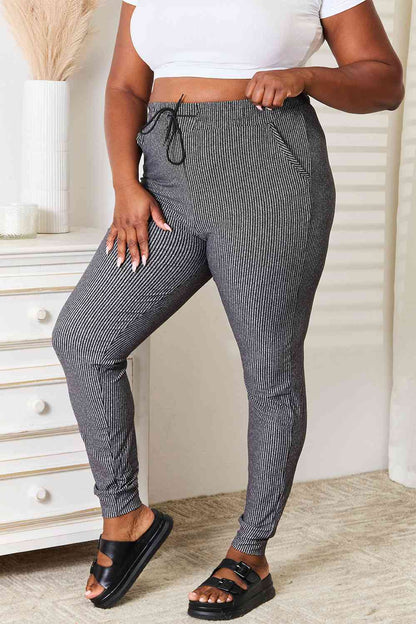 Leggings Depot - Pantalon de jogging imprimé à rayures pleine taille