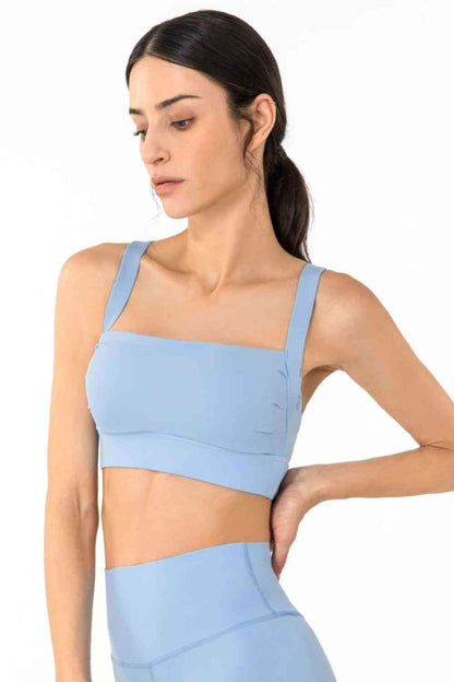 Soutien-gorge de sport à détails plissés et dos ouvert