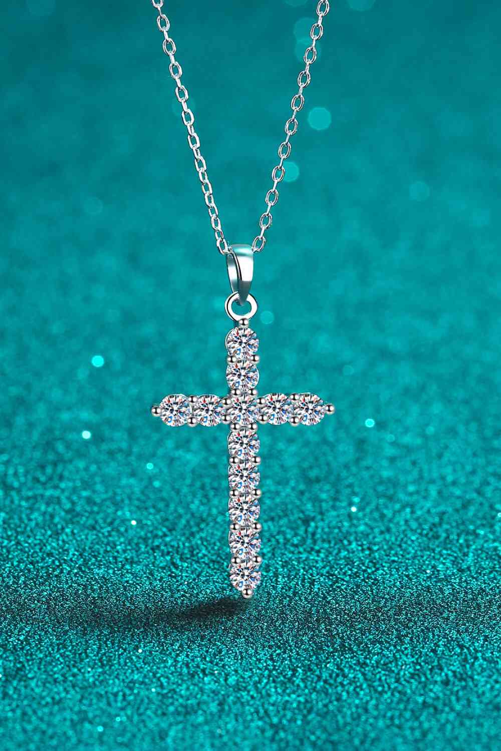 Collier chaîne avec pendentif croix Moissanite