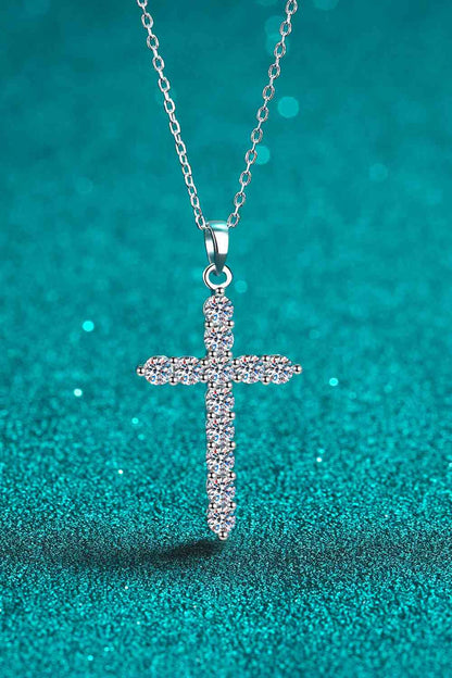 Collier chaîne avec pendentif croix Moissanite