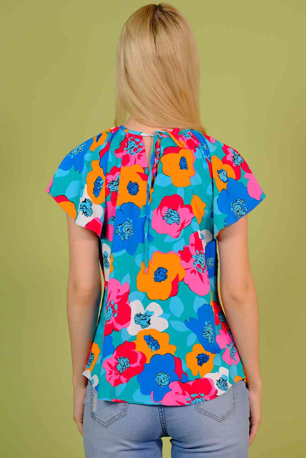 Blusa floral con cuello redondo y lazo