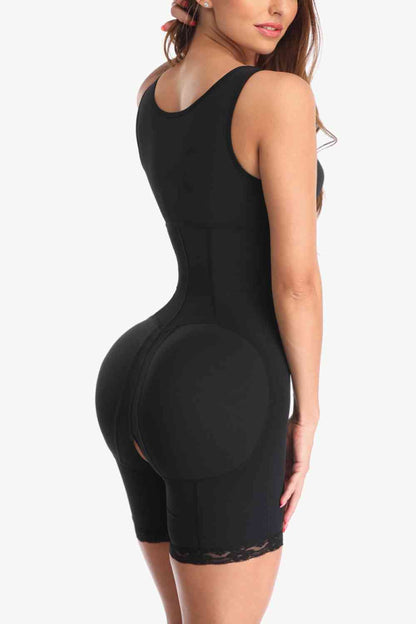 Shapewear zippé pleine taille avec détails en dentelle