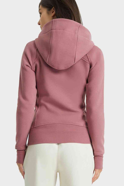 Chaqueta deportiva con capucha y detalle de costura con cremallera