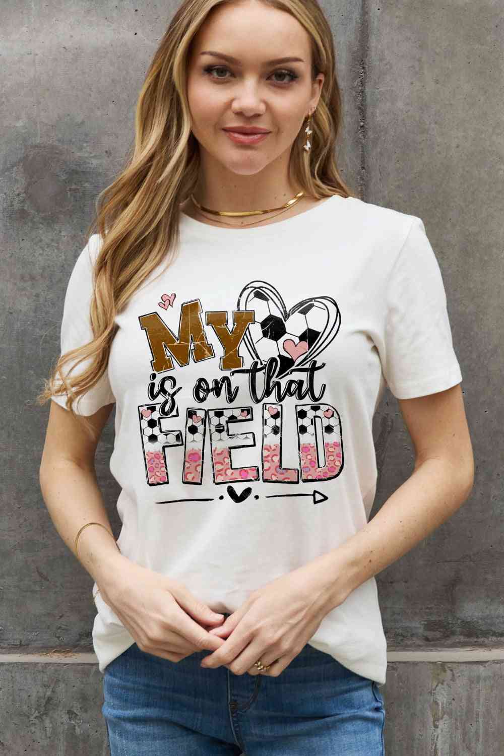 Simply Love Taille réelle MON COEUR EST SUR CE TERRAIN T-shirt en coton graphique