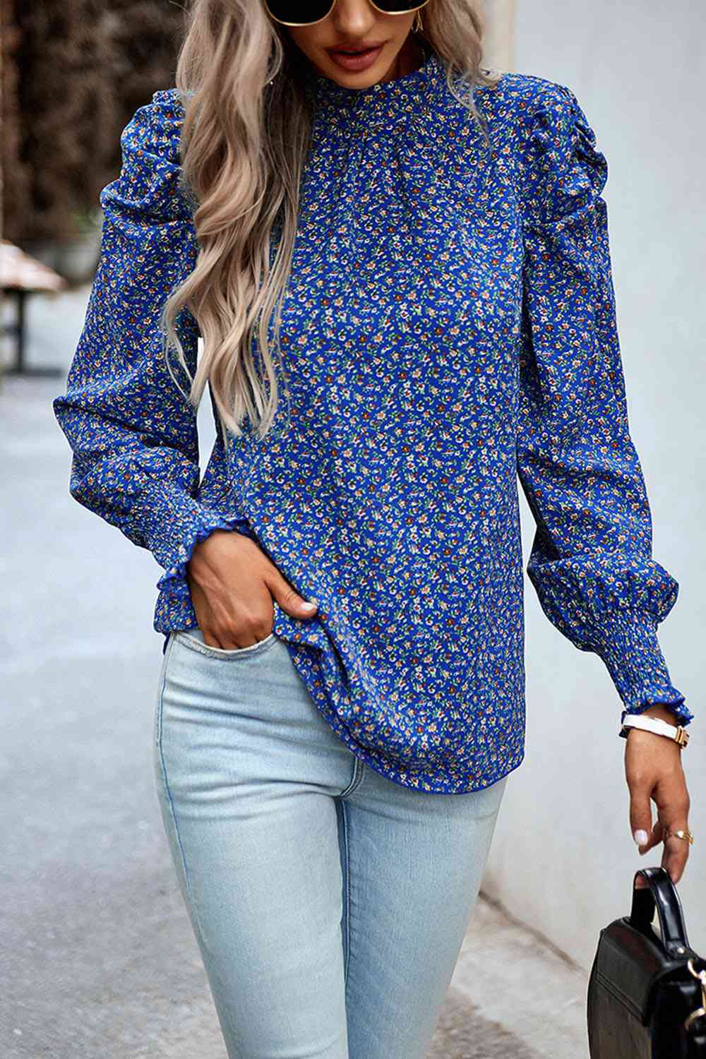 Blouse smockée imprimée à manches bouffantes