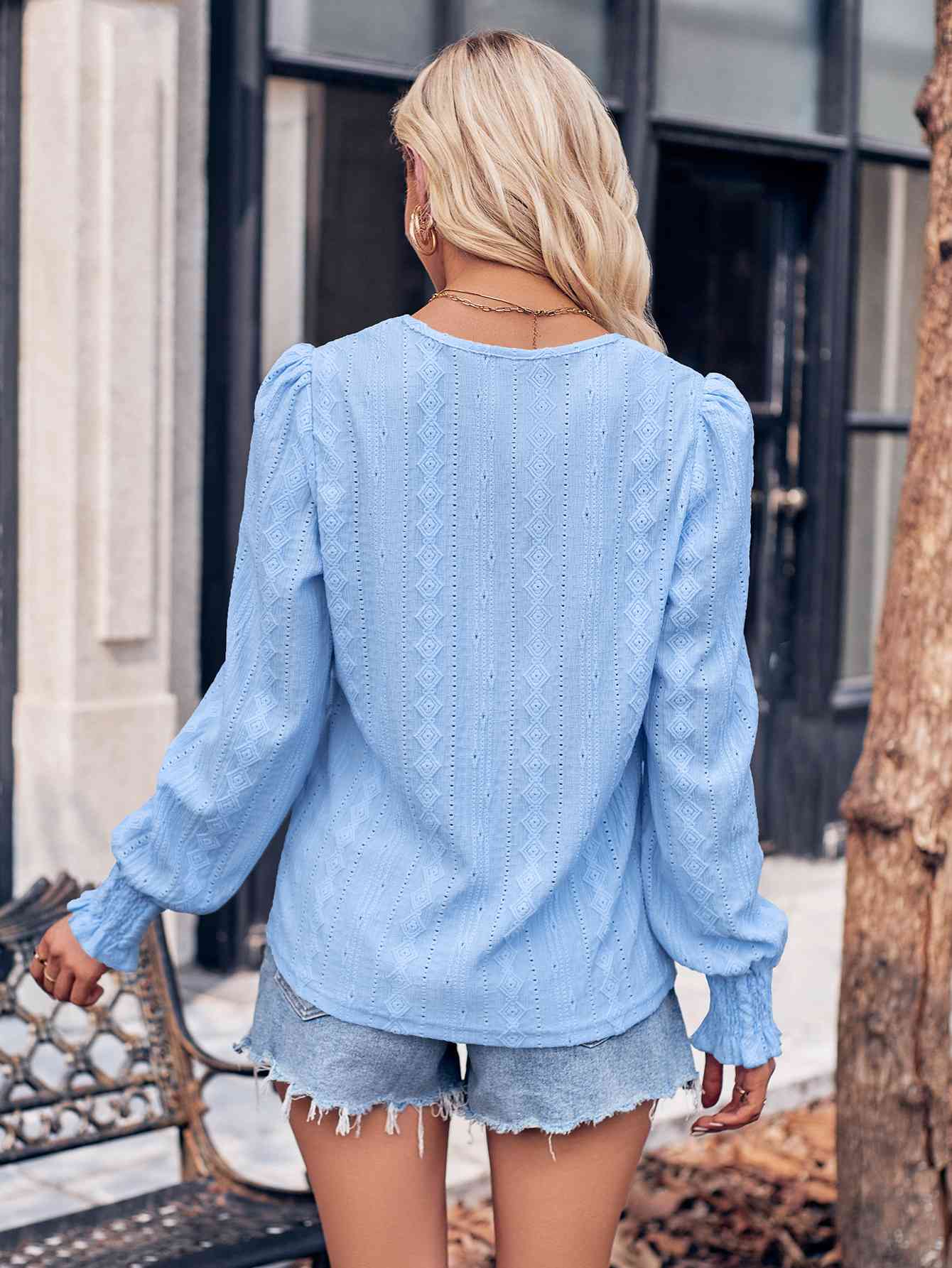 Blouse à manches bouffantes et col en V