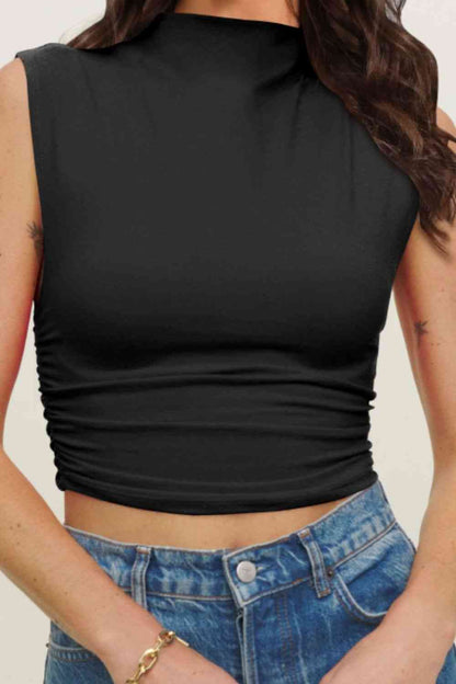 Camiseta sin mangas corta con cuello simulado y fruncido