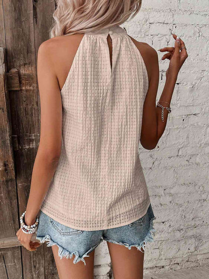 Top con detalle de lunares y cuello halter