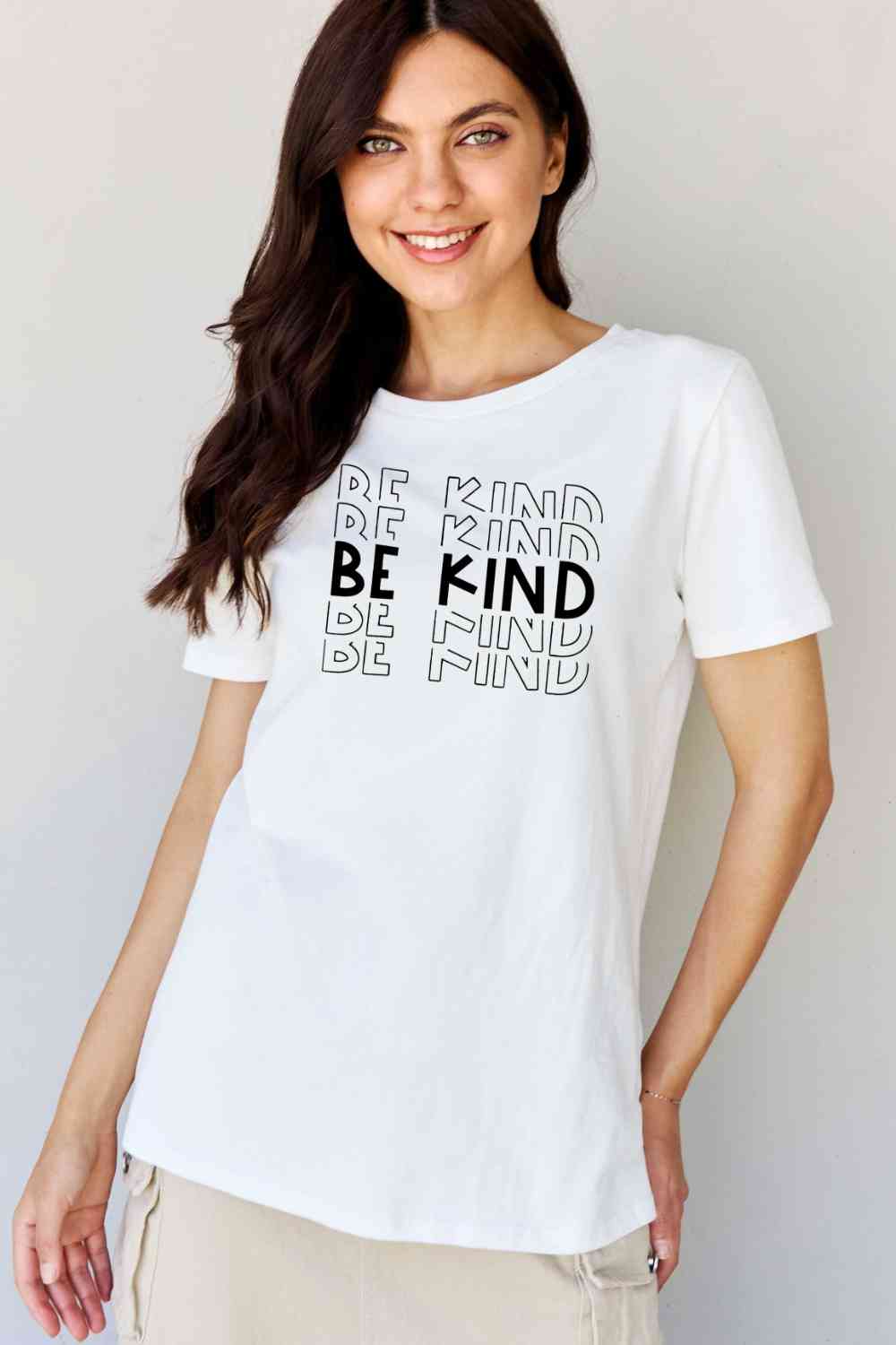 Simply Love Taille réelle BE KIND T-shirt graphique