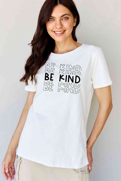 Camiseta gráfica BE KIND de tamaño completo de Simply Love