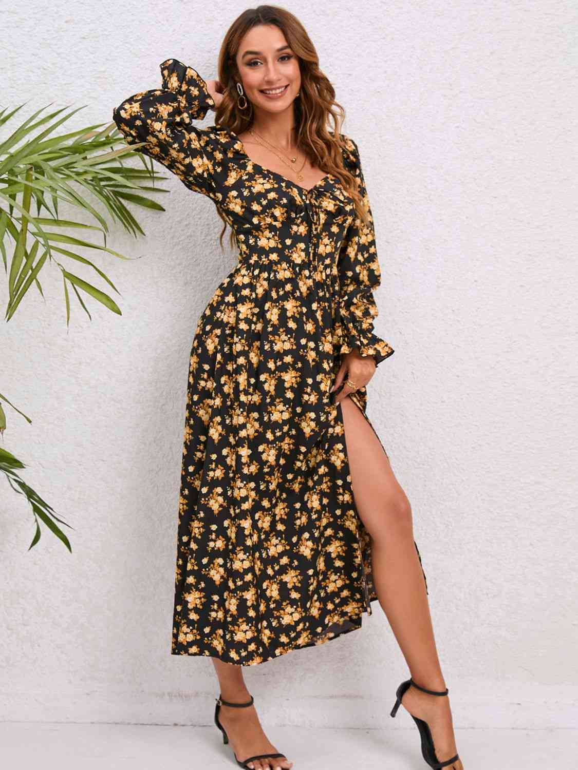 Robe midi fendue à manches volantées