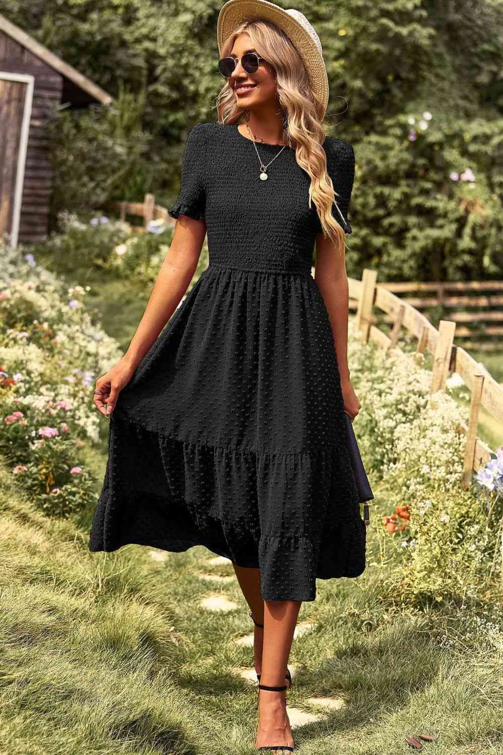 Robe midi smockée à manches courtes et col rond Swiss Dot