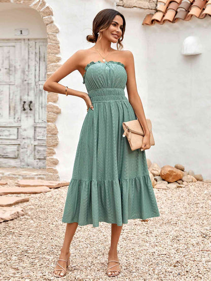 Robe midi sans bretelles à volants