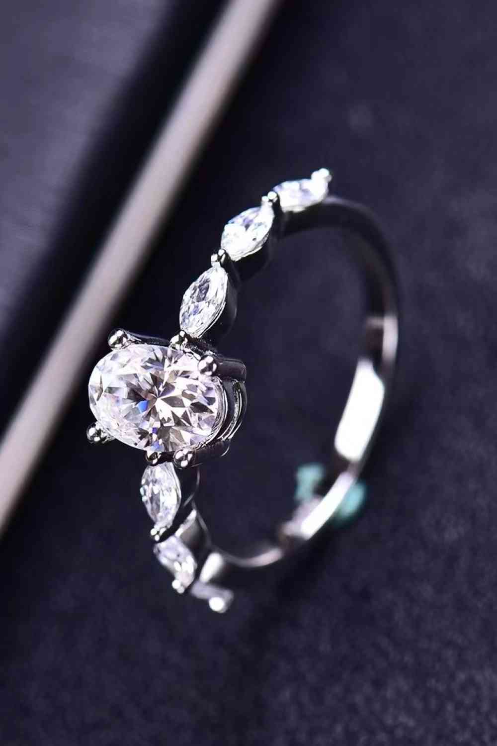 Bague ovale moissanite 1 carat