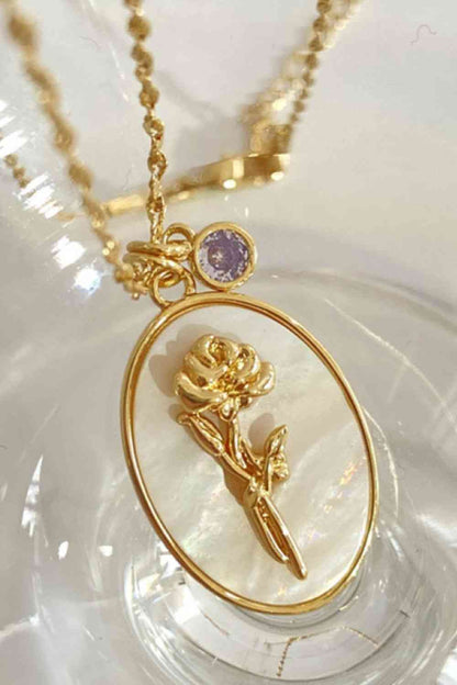 Collier en cuivre avec pendentif en forme de coquille de fleur