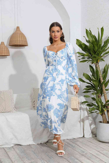 Vestido midi con escote en forma de corazón y lazo floral en la parte delantera