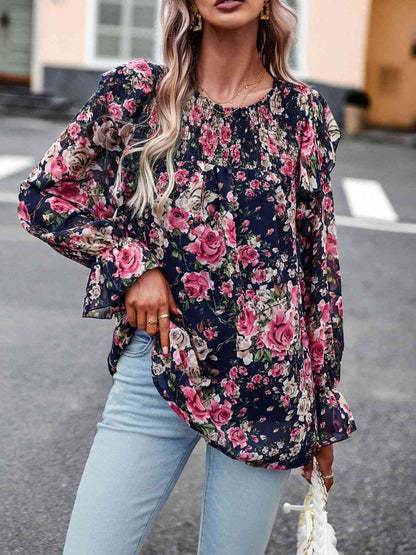 Blouse smockée à col rond et manches volantées