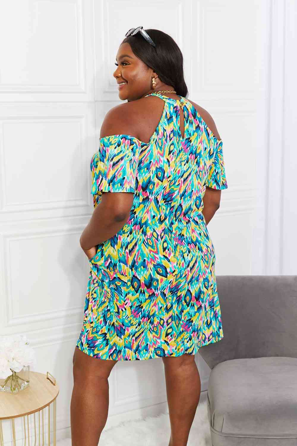 Sew In Love Robe à épaules dénudées imprimée Perfect Paradise pleine taille