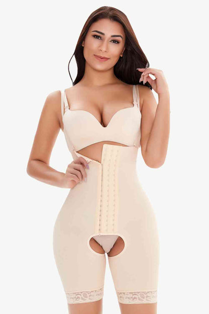 Body gainant pleine taille avec bordure en dentelle et crochets