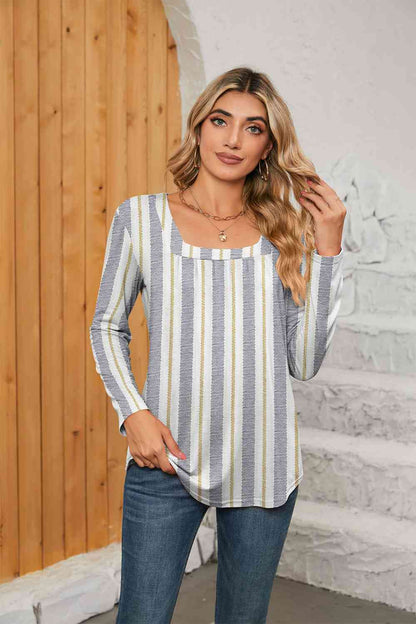 Blusa estampada de manga larga con cuello cuadrado