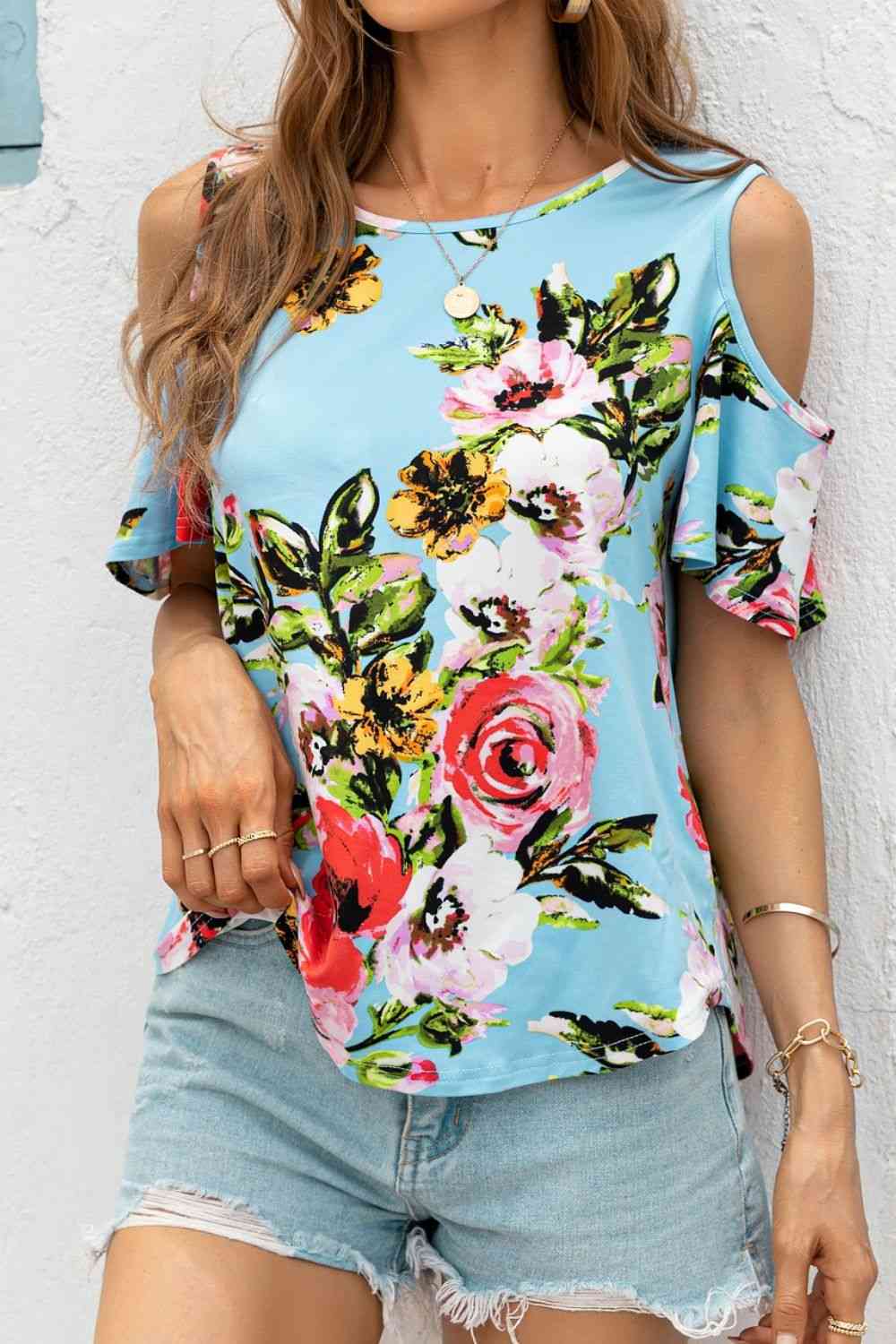 Top floral con cuello redondo y hombros descubiertos