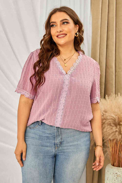 Blusa con cuello en V y encaje empalmado de lunares suizos de talla grande