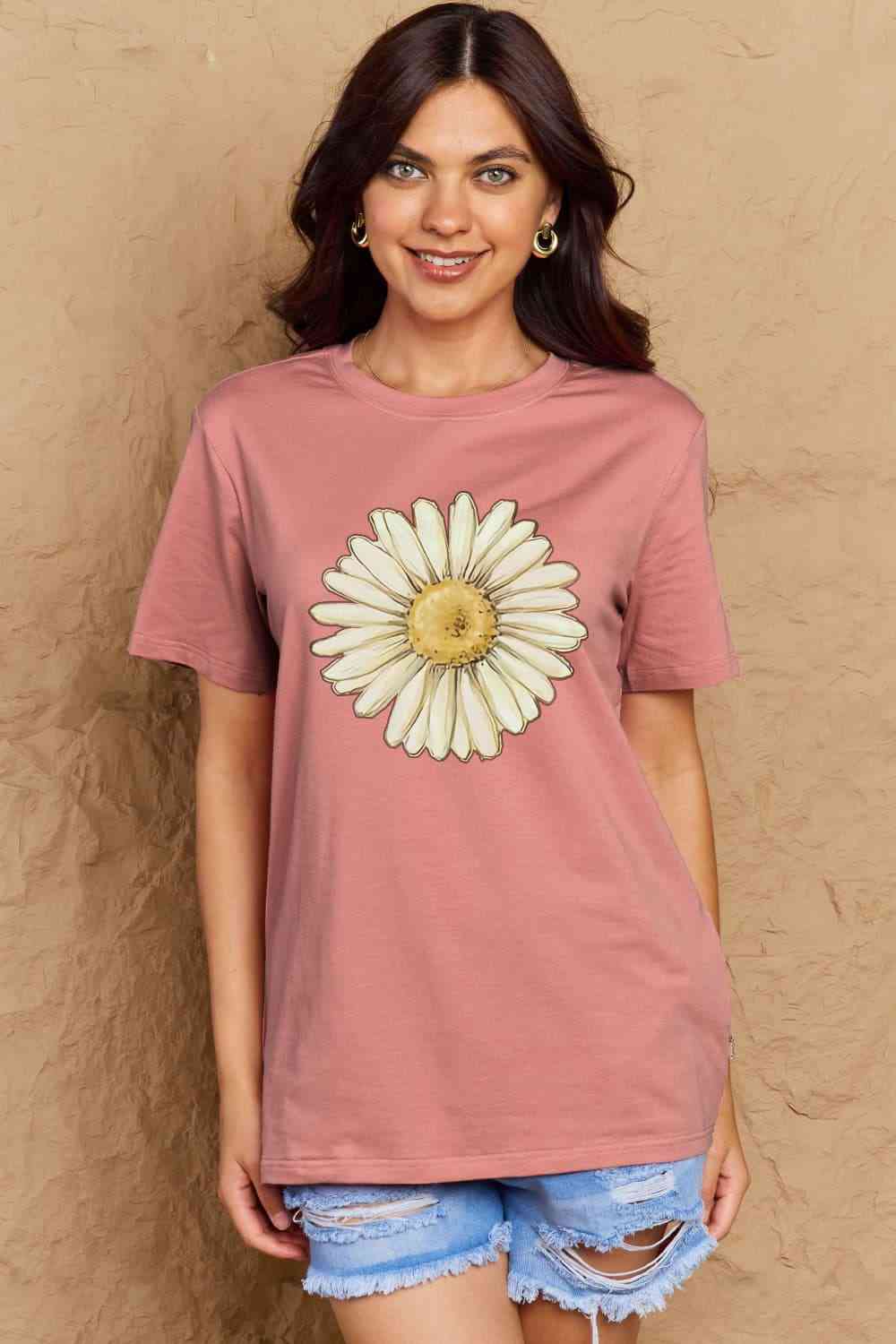 Camiseta de algodón con gráfico FLOWER de tamaño completo de Simply Love