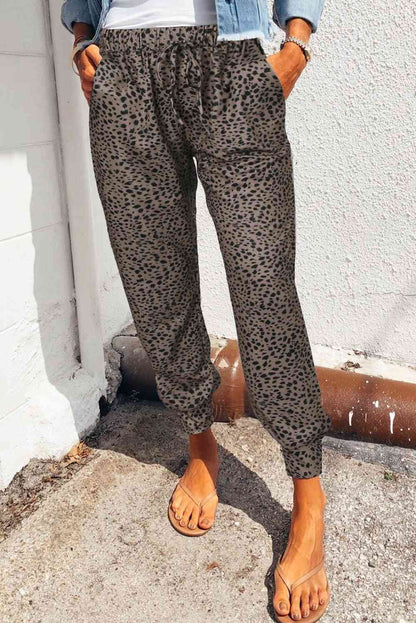 Pantalones largos con bolsillos de leopardo