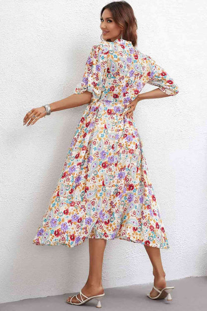 Vestido floral de media manga con cuello con muescas