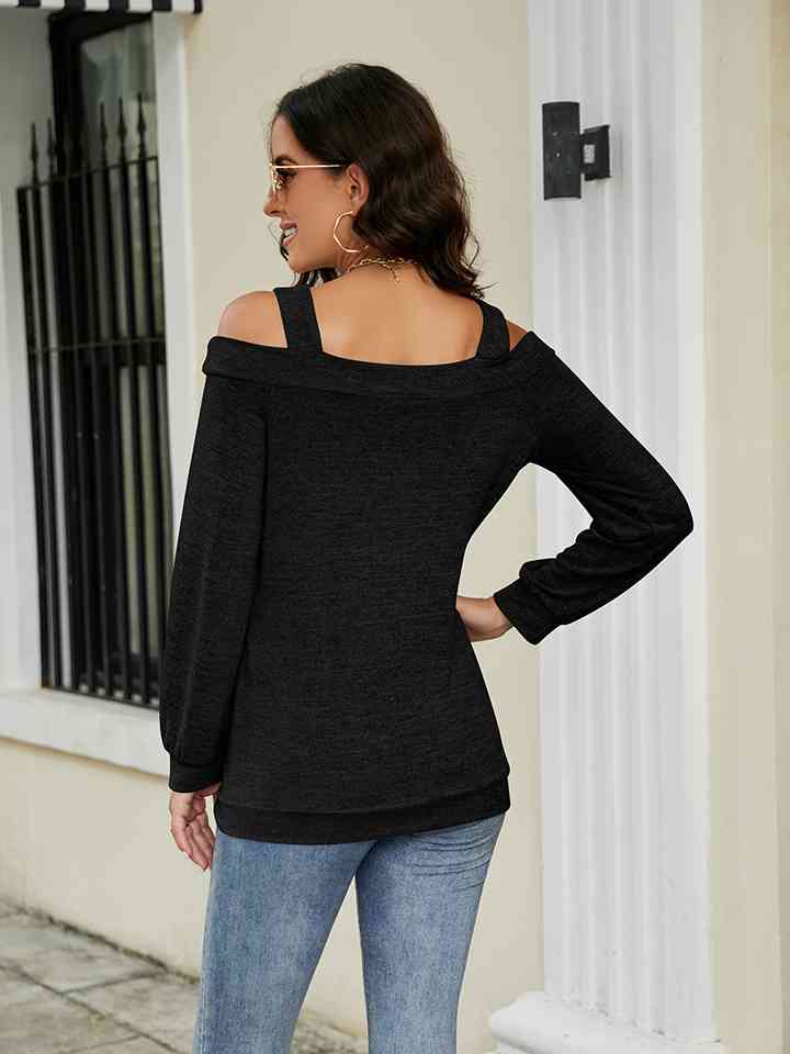 Blusa con cuello cuadrado y hombros descubiertos